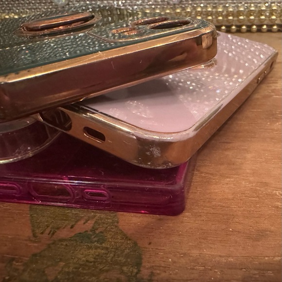 iPhone 12 case bundle - Picture 3 of 4